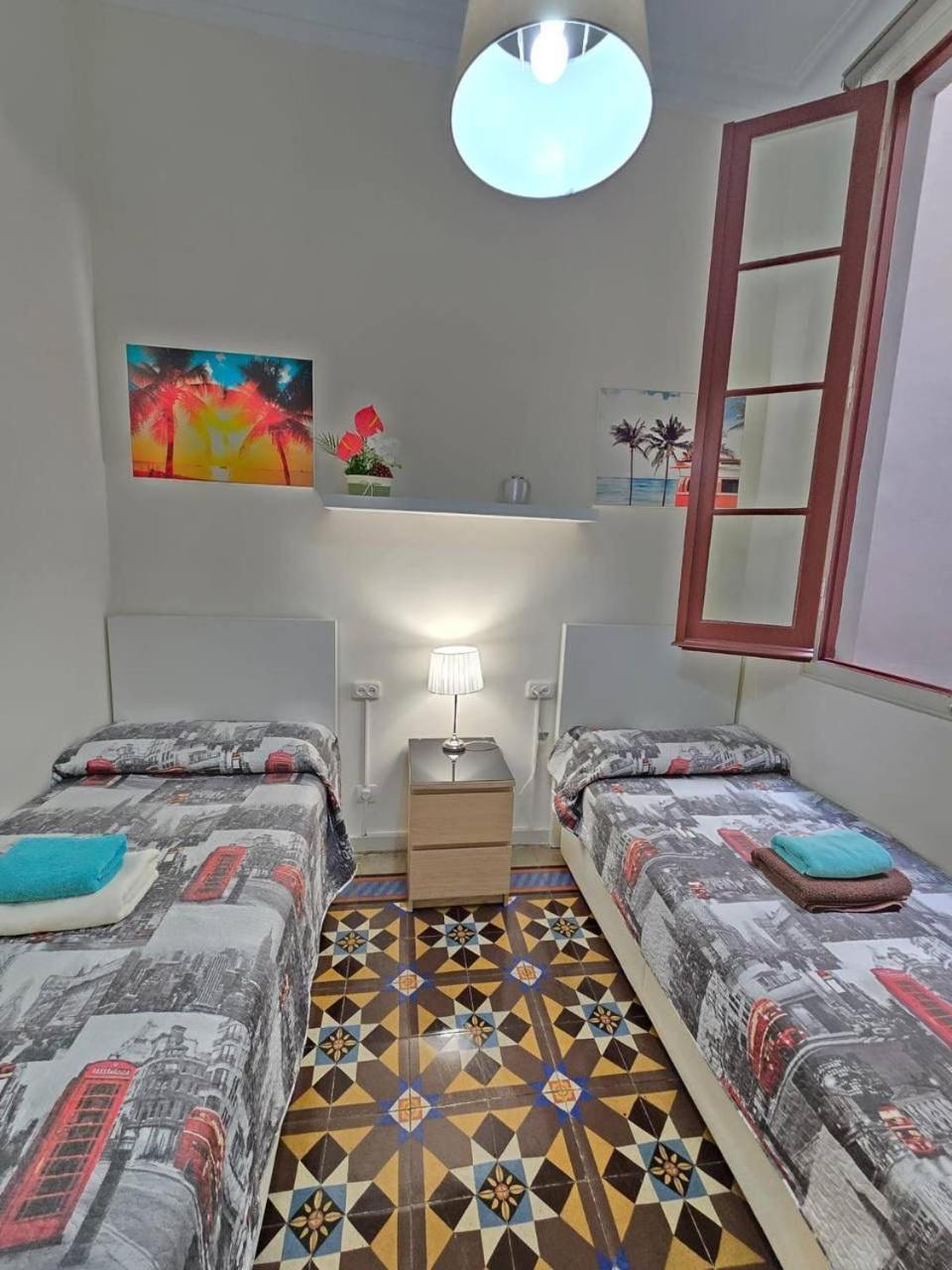Rooms Rumila บาร์เซโลนา ภายนอก รูปภาพ
