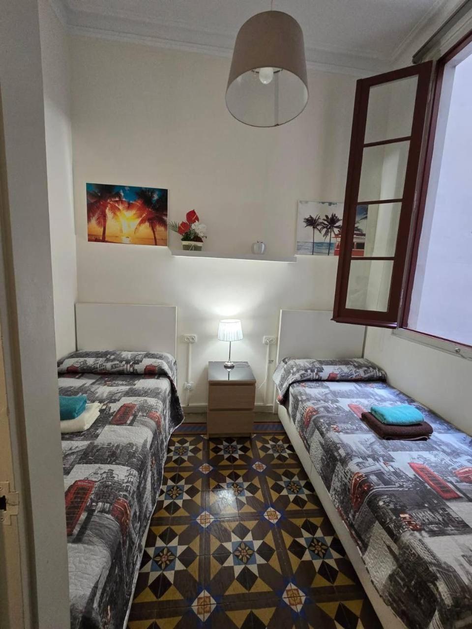 Rooms Rumila บาร์เซโลนา ภายนอก รูปภาพ