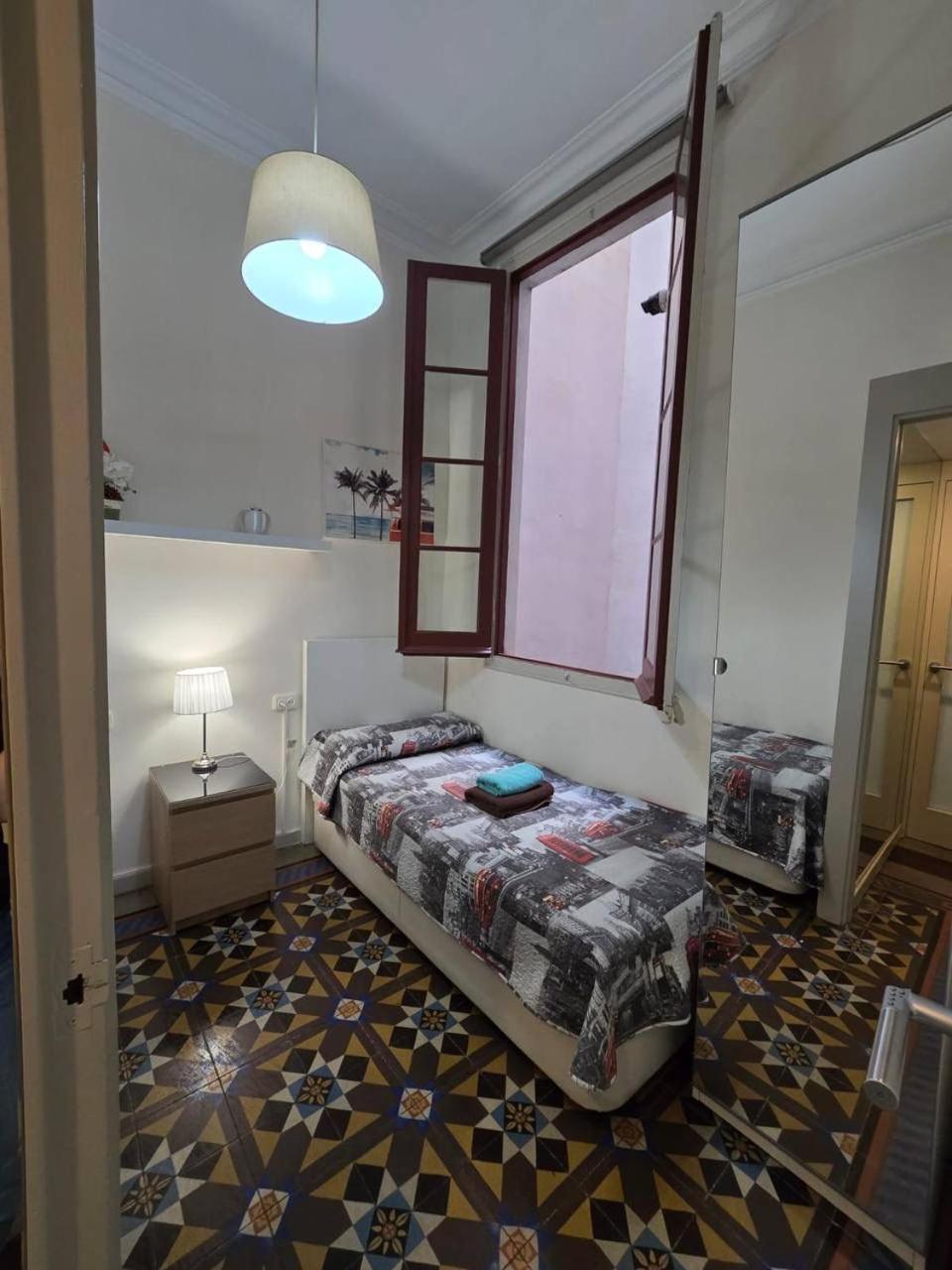 Rooms Rumila บาร์เซโลนา ภายนอก รูปภาพ