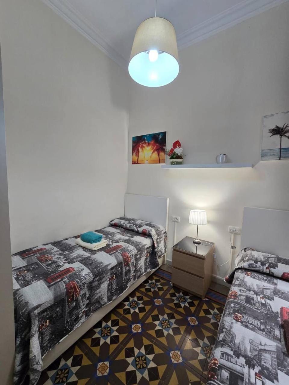 Rooms Rumila บาร์เซโลนา ภายนอก รูปภาพ